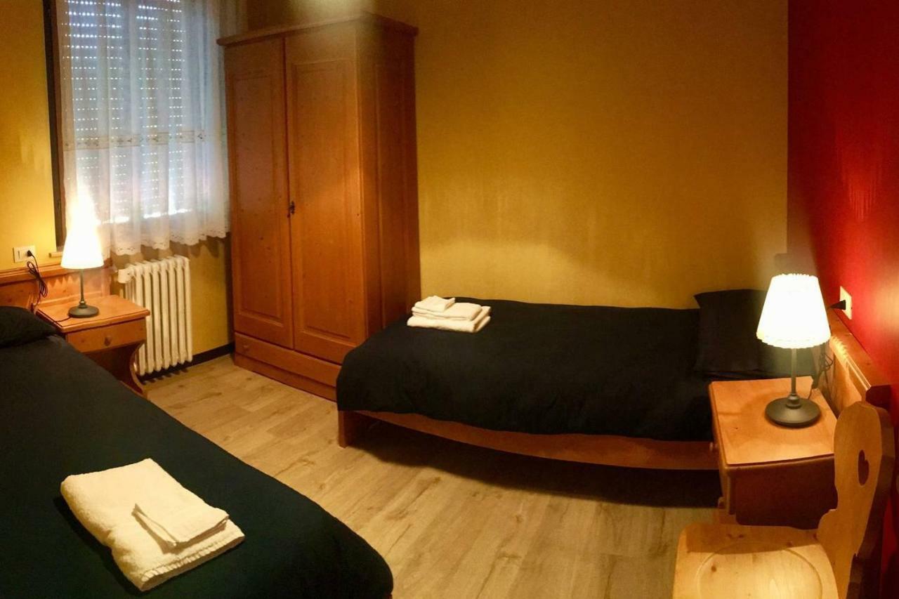 Lozzo Di Cadore - Dolomiti - Piazza IV Novembre Lozzo Cadore Ngoại thất bức ảnh