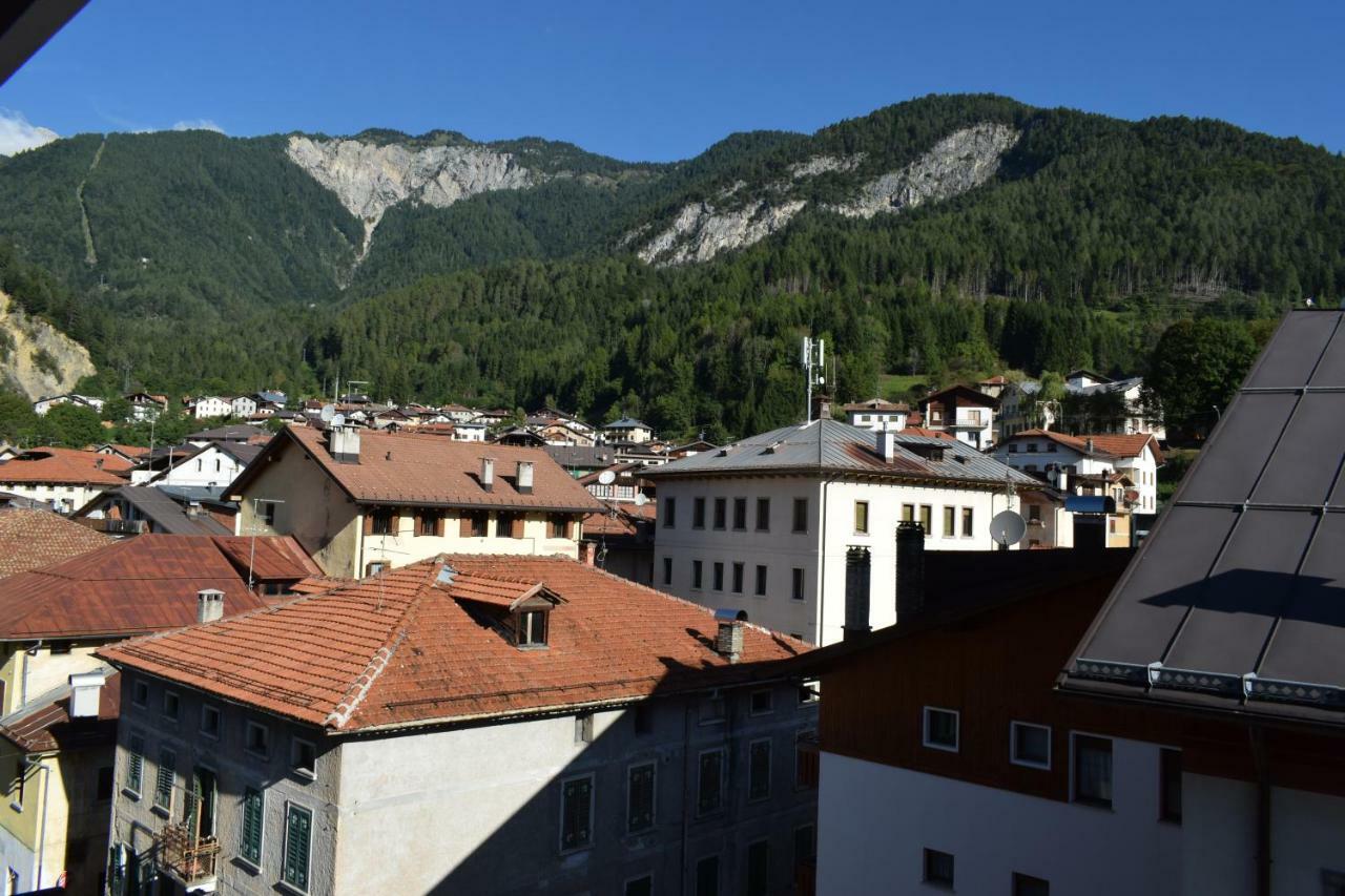 Lozzo Di Cadore - Dolomiti - Piazza IV Novembre Lozzo Cadore Ngoại thất bức ảnh