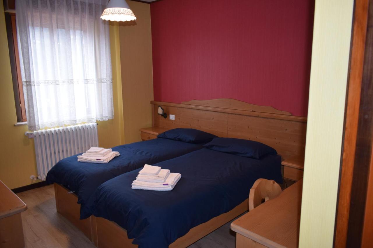 Lozzo Di Cadore - Dolomiti - Piazza IV Novembre Lozzo Cadore Ngoại thất bức ảnh