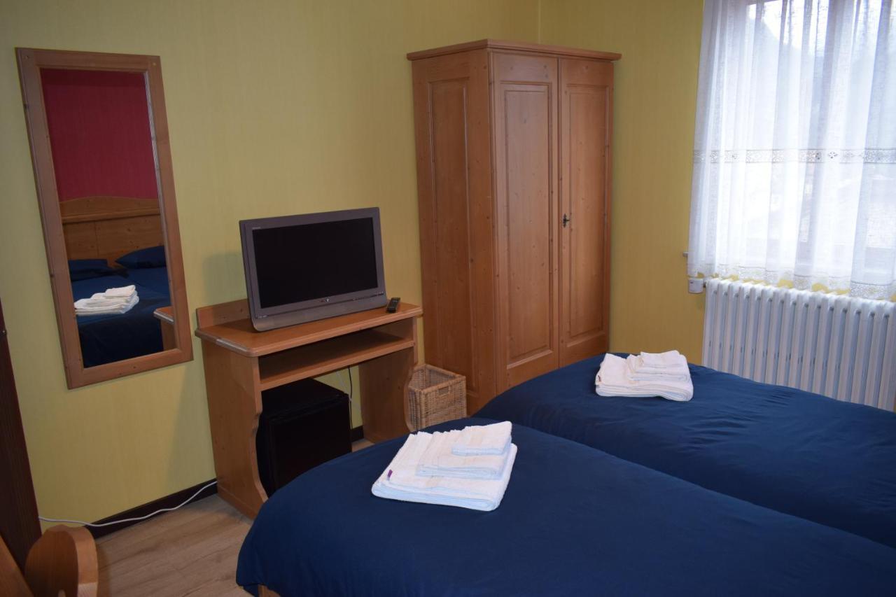 Lozzo Di Cadore - Dolomiti - Piazza IV Novembre Lozzo Cadore Ngoại thất bức ảnh